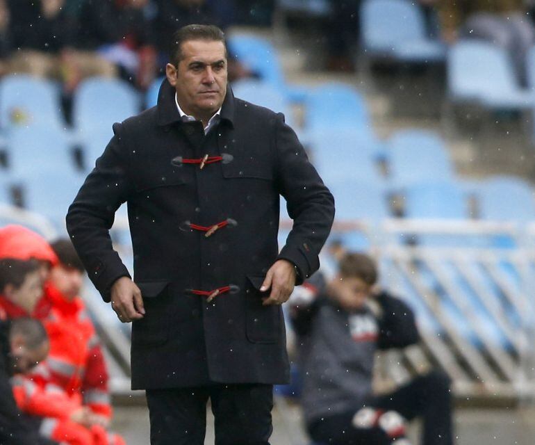 El entrenador del Granada, José Ramón Sandoval, durante el partido frente a la Real Sociedad