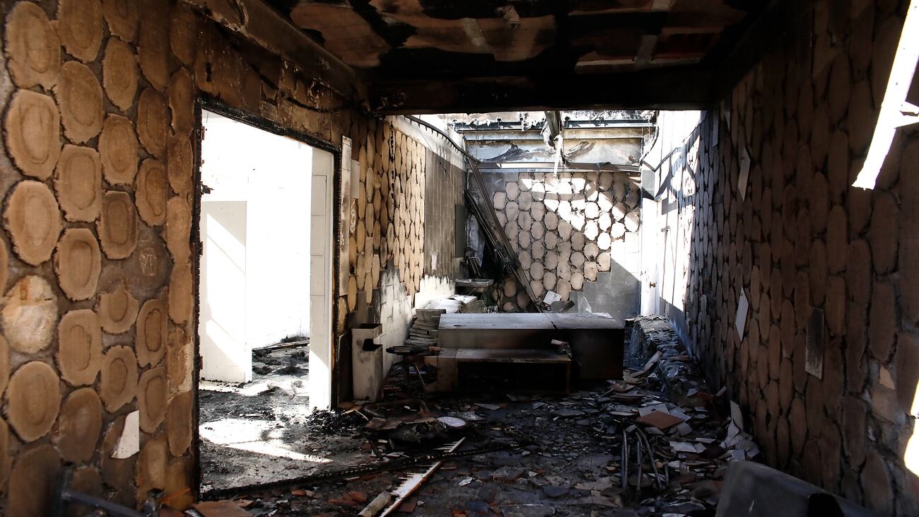 Las llamas calcinaron por completo el almacén