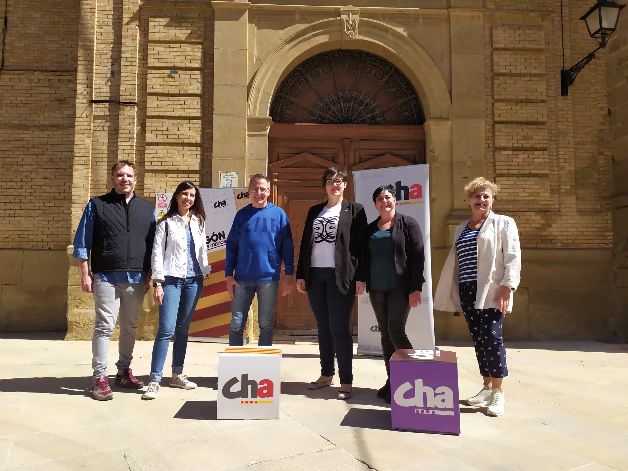 Representantes de CHA a las puertas del Seminario