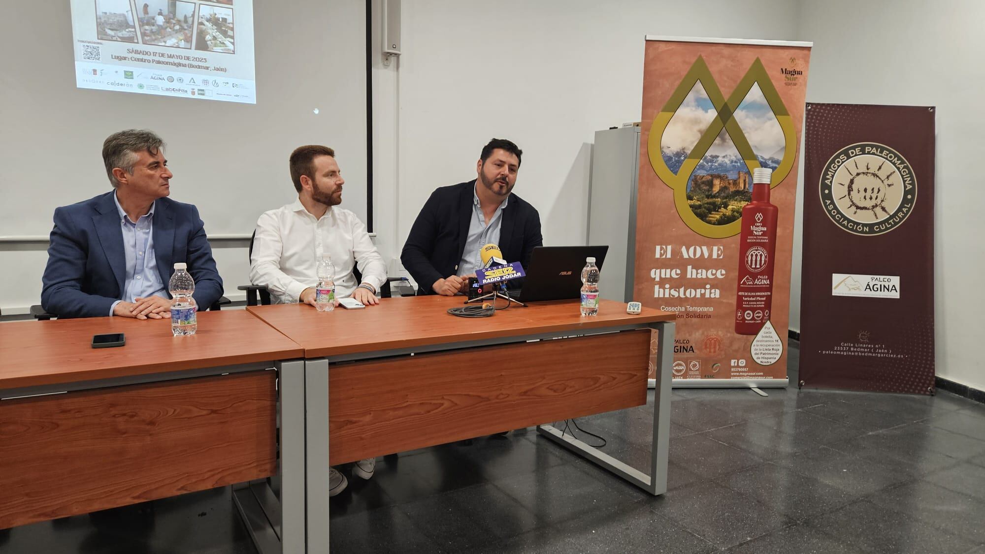 Momento de la intervención del director de PaleoMágina, Marco Antonio Bernal, en la inauguración