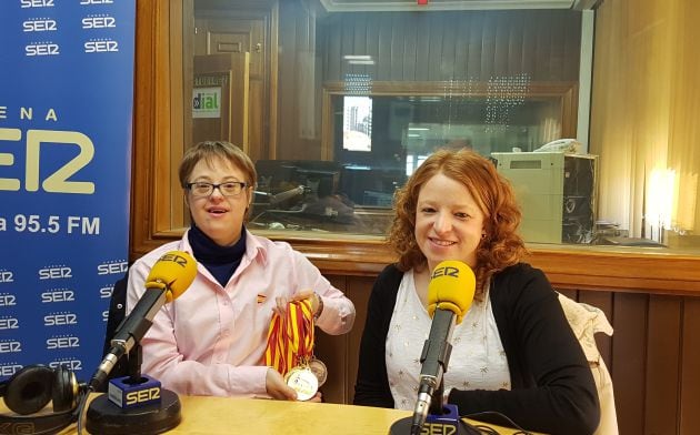 Marta Martínez y Raquel Fraile, en los estudios de SER Guadalajara.