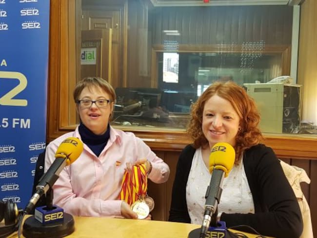 Marta Martínez y Raquel Fraile, en los estudios de SER Guadalajara.