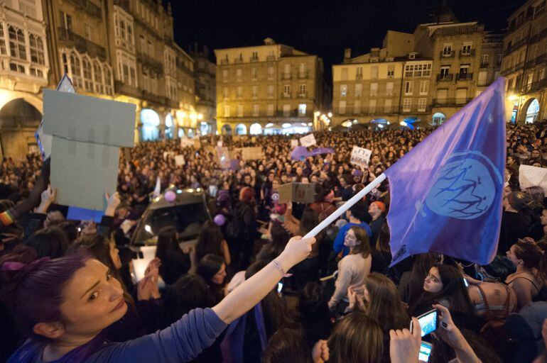 Imagen de la plaza mayor a rebosar.