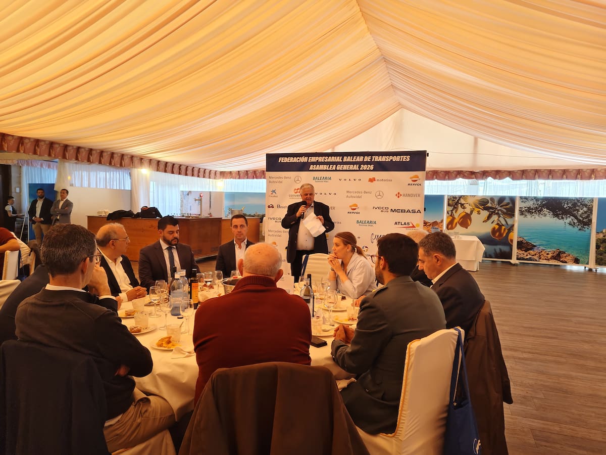 El transporte balear avisa de un posible paro por el encarecimiento del combustible