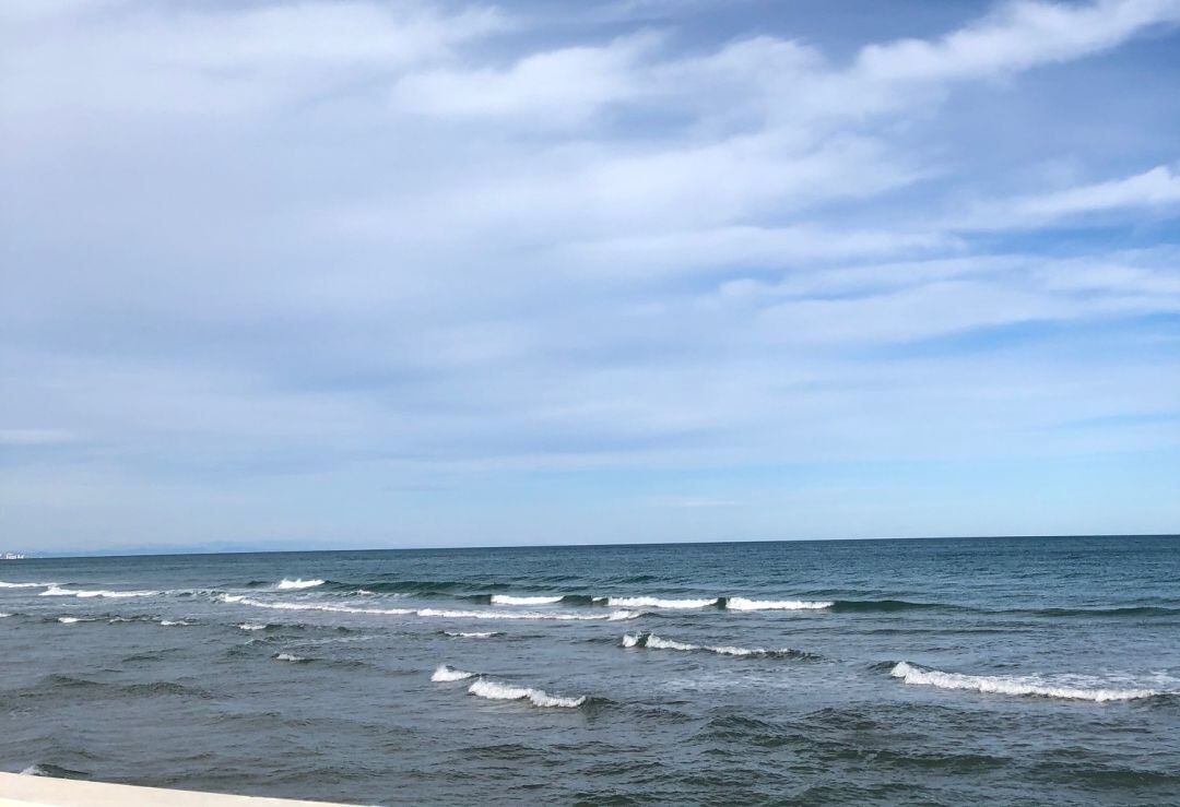 El mar en la playa de Gandia este noviembre 