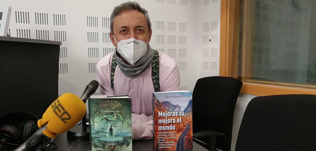 &#039;Mejoras tú, mejora el mundo&#039; y el clásico &#039;Crónicas de Narnia&#039; son protagonistas de nuestro Rincón Literario