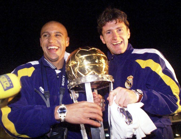 Roberto Carlos y Súker, con la Intercontinental conseguida en 1998