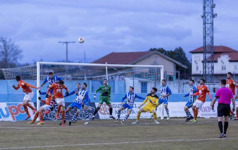 La defensa y la meta de Carmona están mostrando un gran nivel.