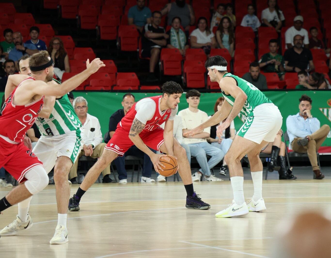 Asier González durante el partido frente al Betis
