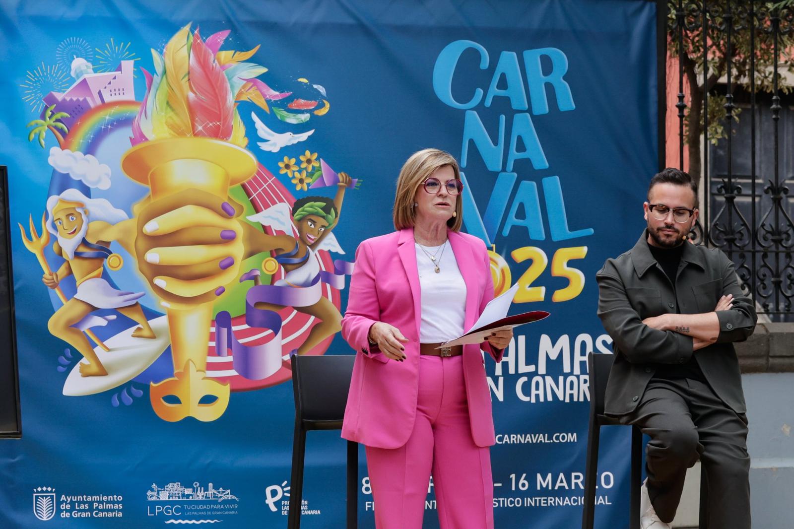 La concejal de Carnaval de Las Palmas de Gran Canaria, Inmaculada Medina, y el director artístico de la fiesta, Josué Quevedo.