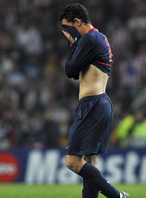 Maxi Rodríguez mostró su enfado al ser sustituido en el segundo tiempo