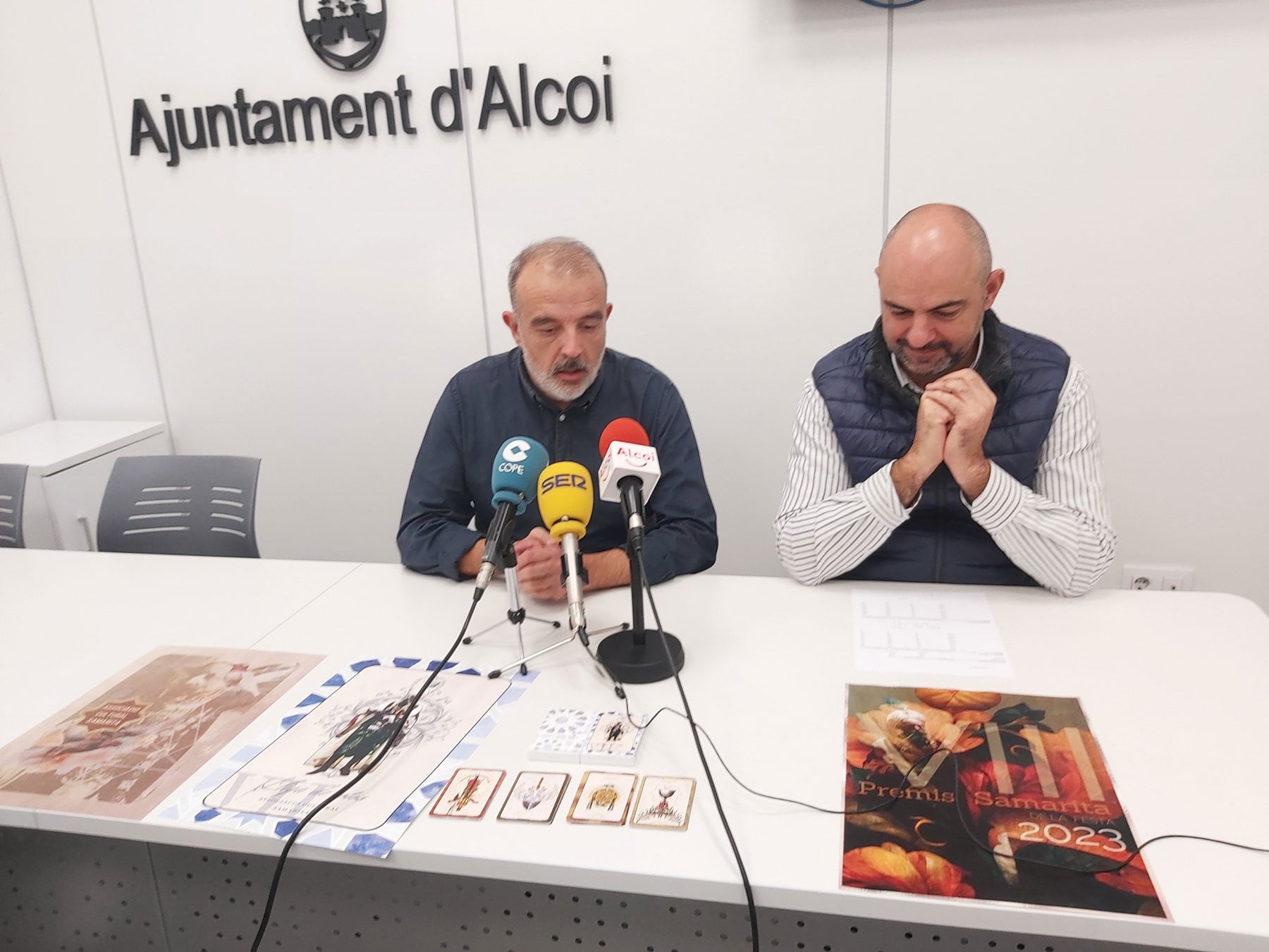 El concejal de Fiestas Jordi Martínez y David Ponsoda, en la presentación de las actividades de la Asociación Cultural Samarita