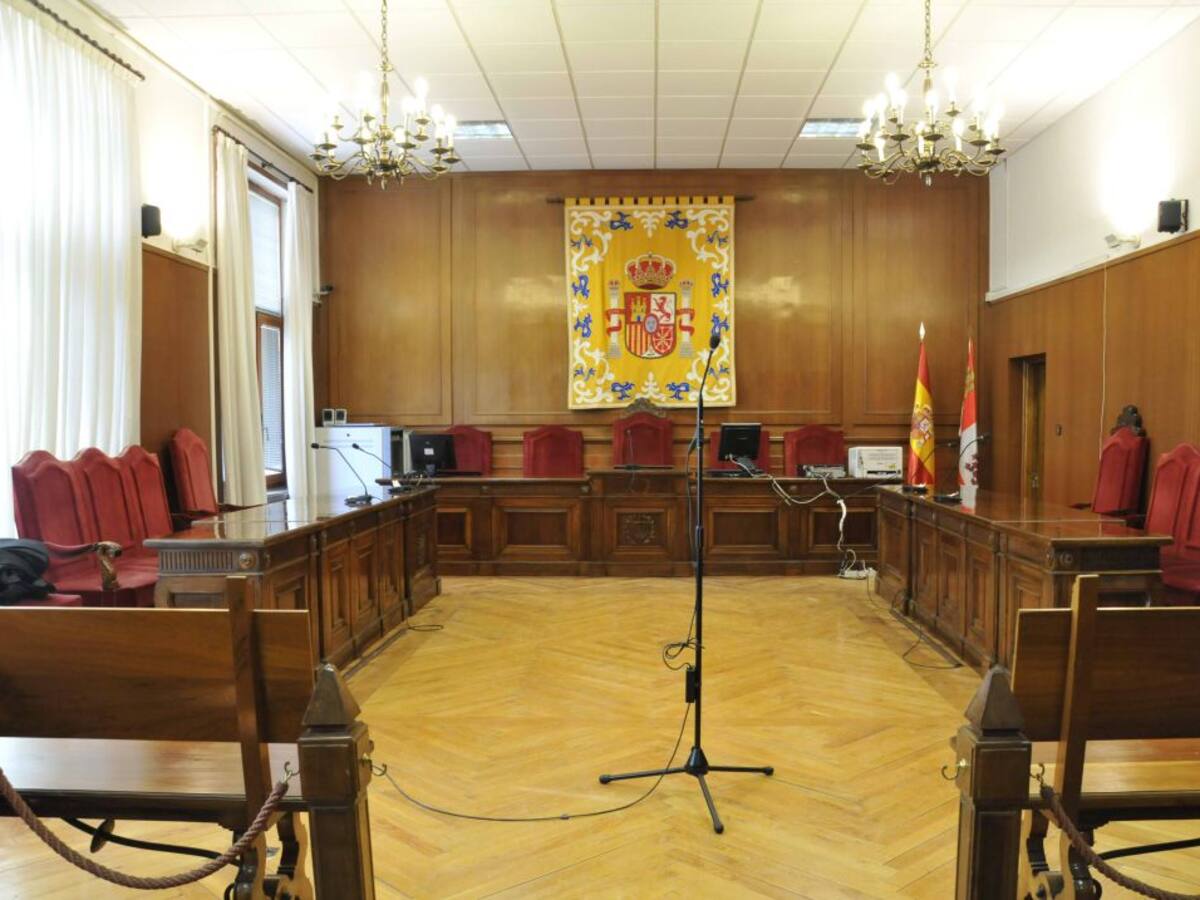 La Fiscalía pide seis años de prisión para un padre por un presunto delito de abusos continuados contra su hijo menor