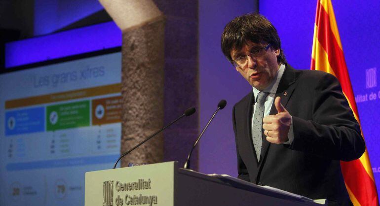 El presidente de la Generalitat Carles Puigdemont, durante la rueda de prensa posterior a la reunión del ejecutivo catalán