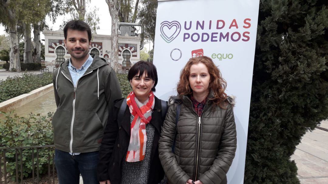 Javier Sánchez Serna (izquierda(, Esther Herguedas (centro), y Maria Belén Fernández (derecha), en la presentación de la candidatura de Unidas Podemos en Murcia
