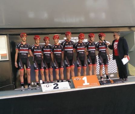 Los integrantes del Artepref Team en la presentación de la Copa de España.