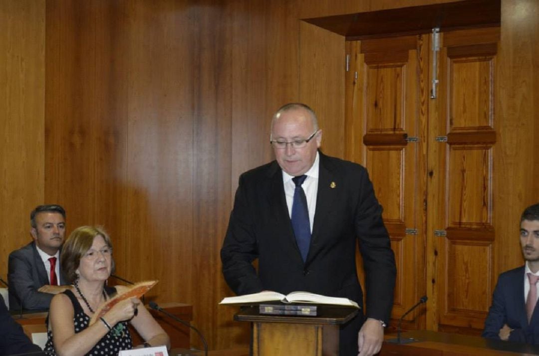 Toma de posesión de Juan Ortolà, como concejal de la corporación municipal de 2015-2019.