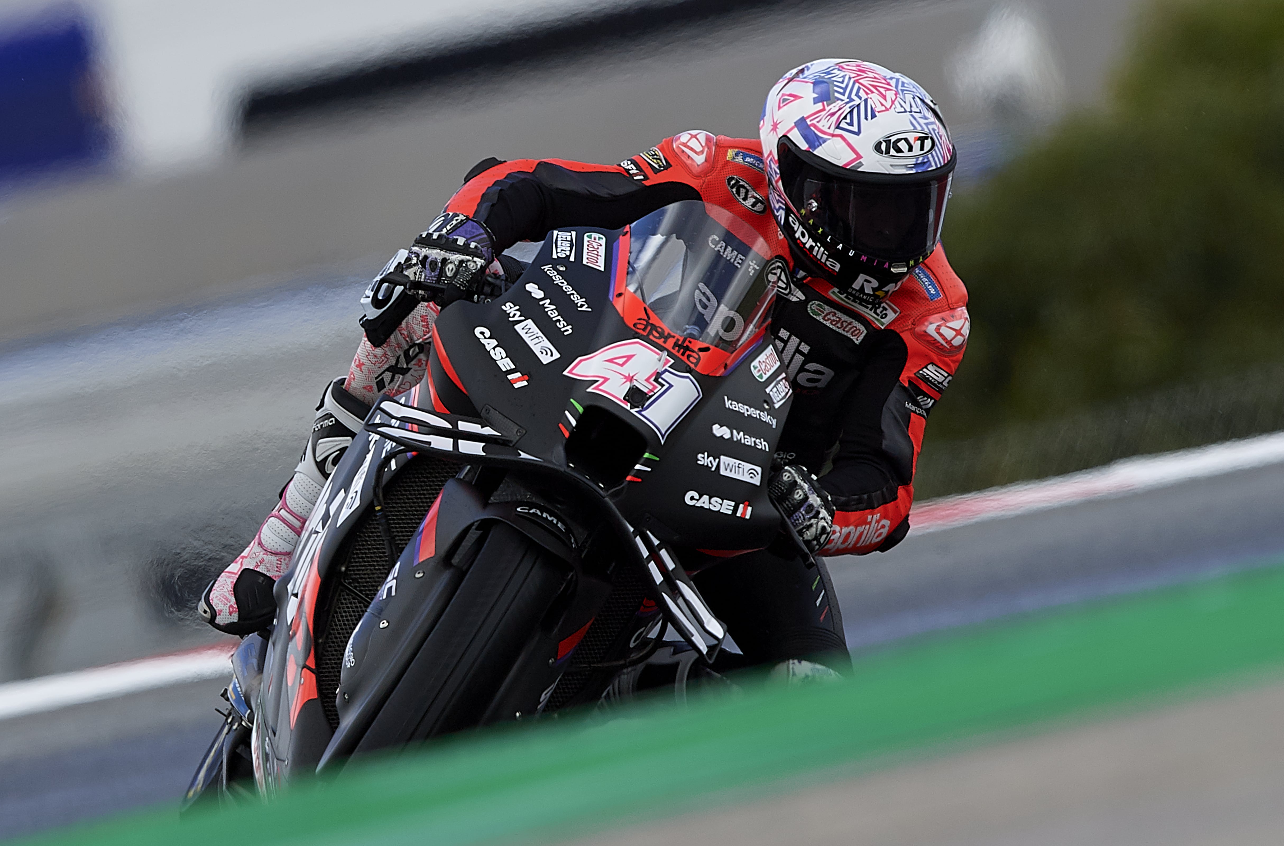 Aleix Espargaro con su Asprillia en el GP de Portugal en Portimao