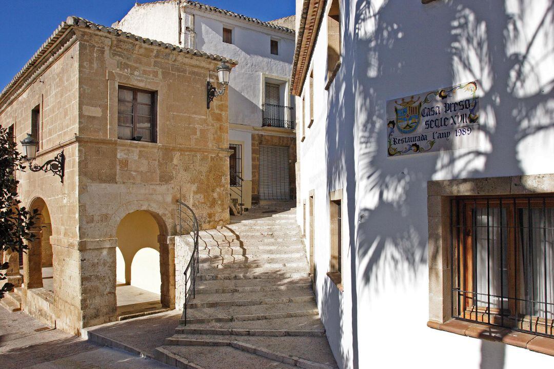 Calle del centro hístórico de Teulada.