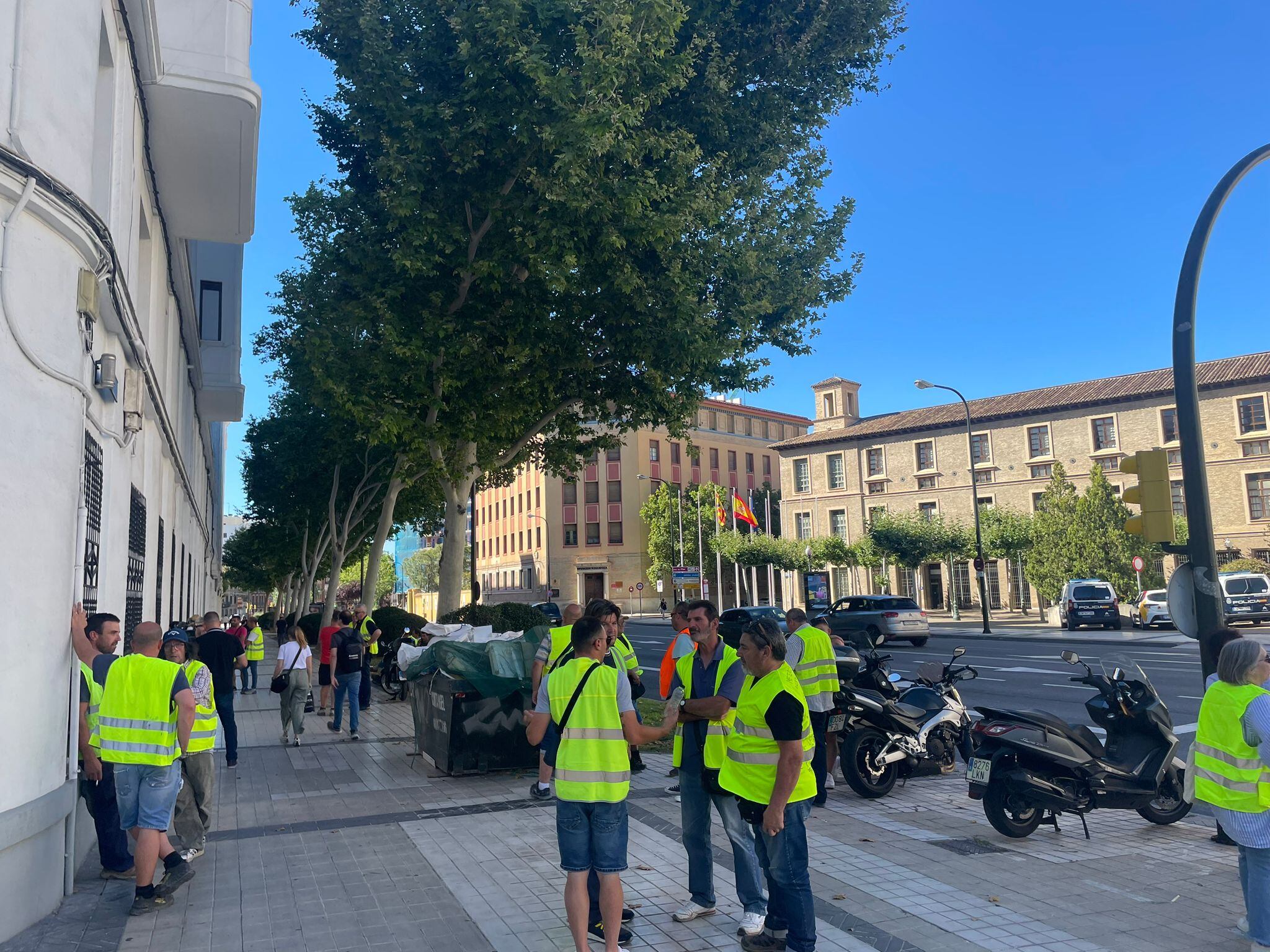 Manifestación de ganaderos y agricultores por el detenido hoy por las protestas frente a la Aljafería el 1 de marzo