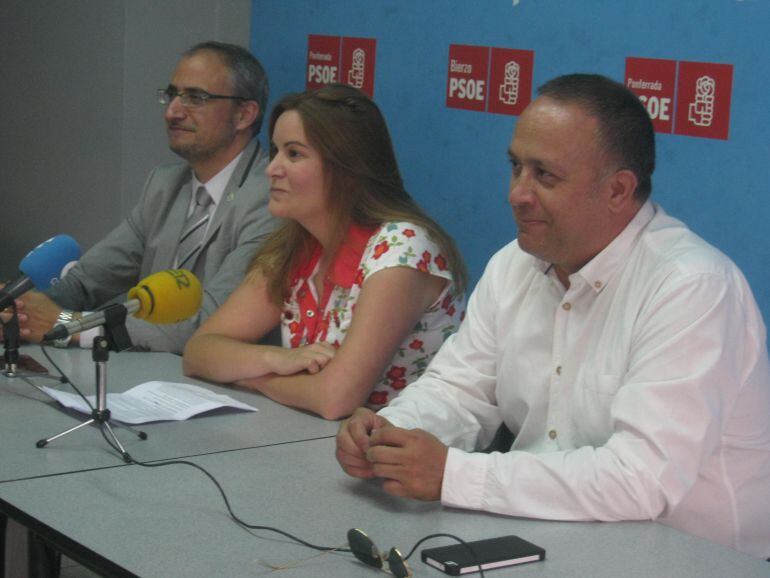 La procuradora regional socialista, Gloria Acevedo, presentó la PNL en Ponferrada