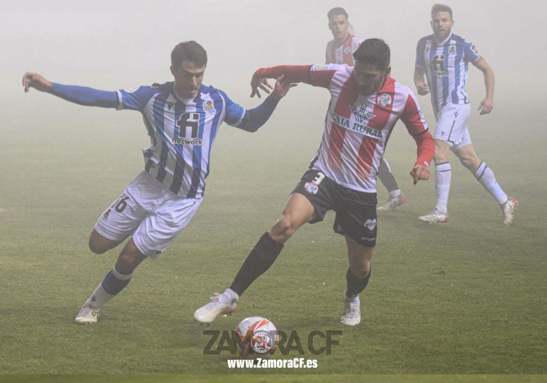  Uno de los lances del partido entre el Zamora CF y la Real Sociedad