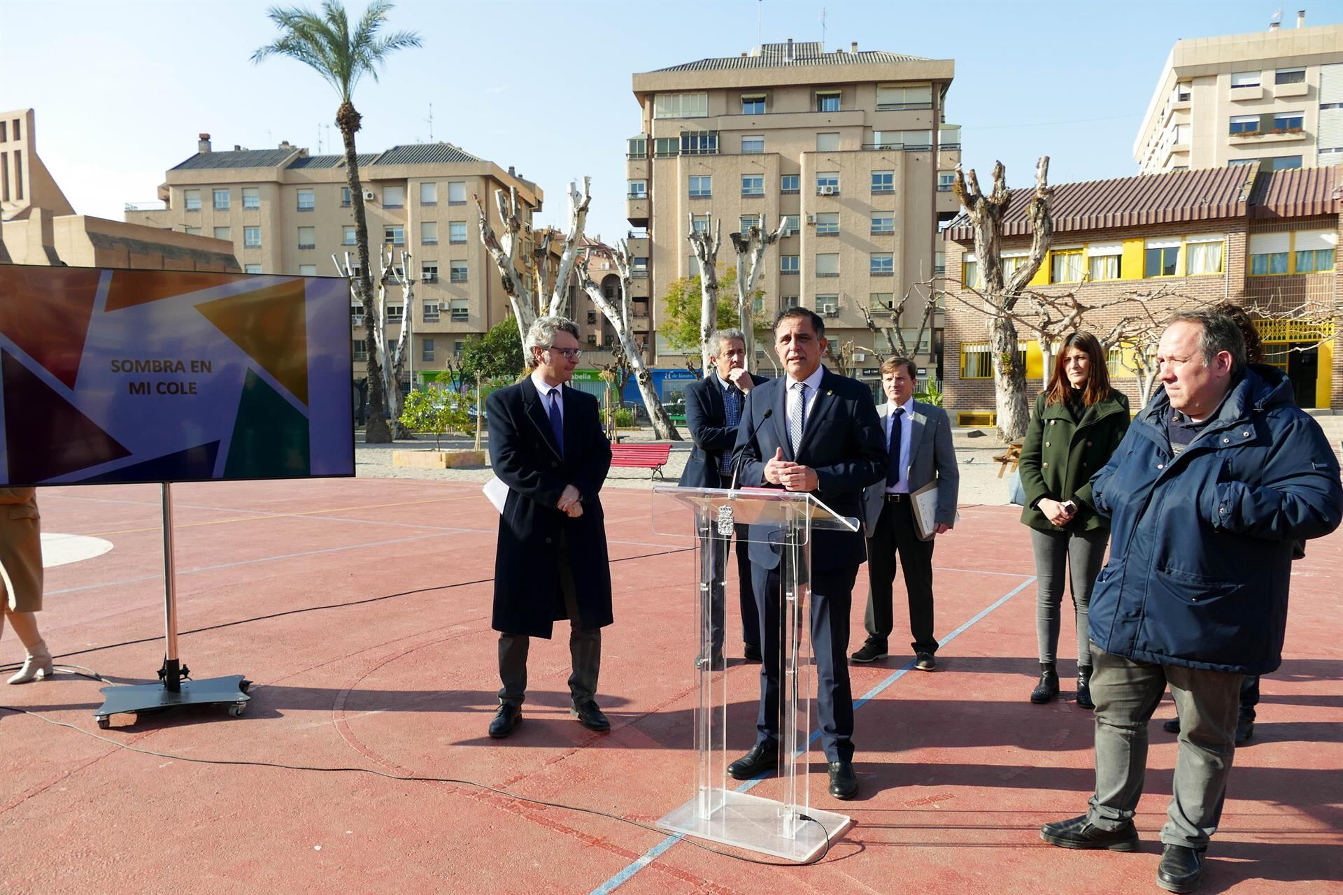 El alcalde de Murcia presenta el programa 'Sombra en mi cole'