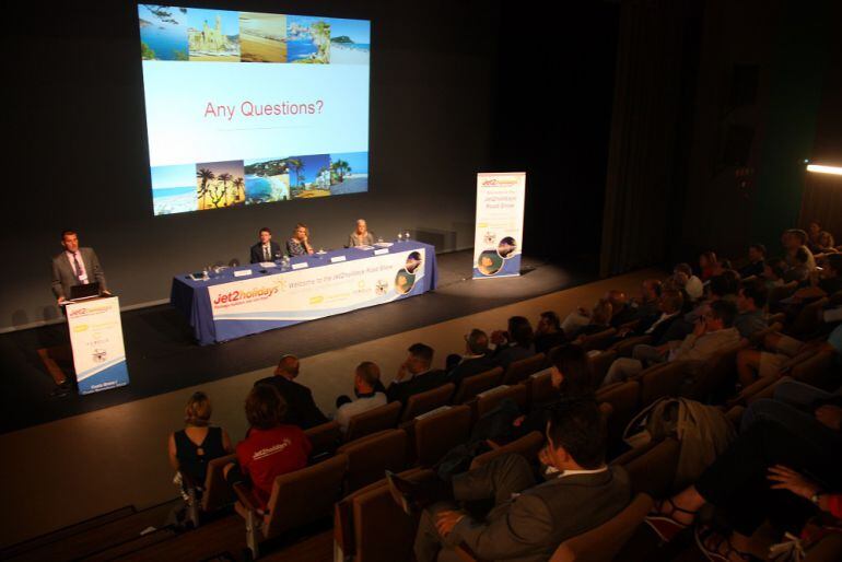 Un moment de la presentació de l&#039;oferta de vols de Jet2Holidays