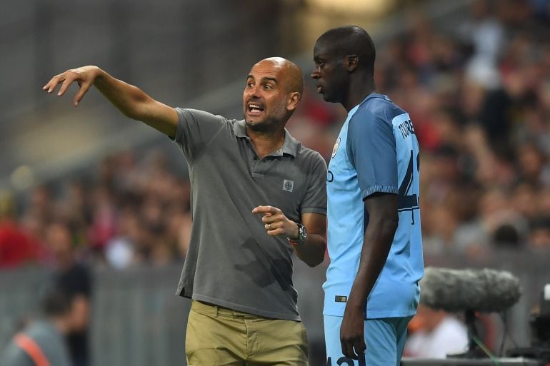 Guardiola da indicaciones a Touré Yaya