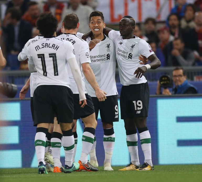 Los jugadores del Liverpool celebran el gol de Mané.