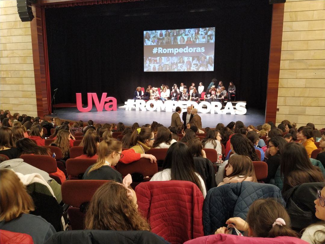 Rompedoras en el Palacio de la Audiencia