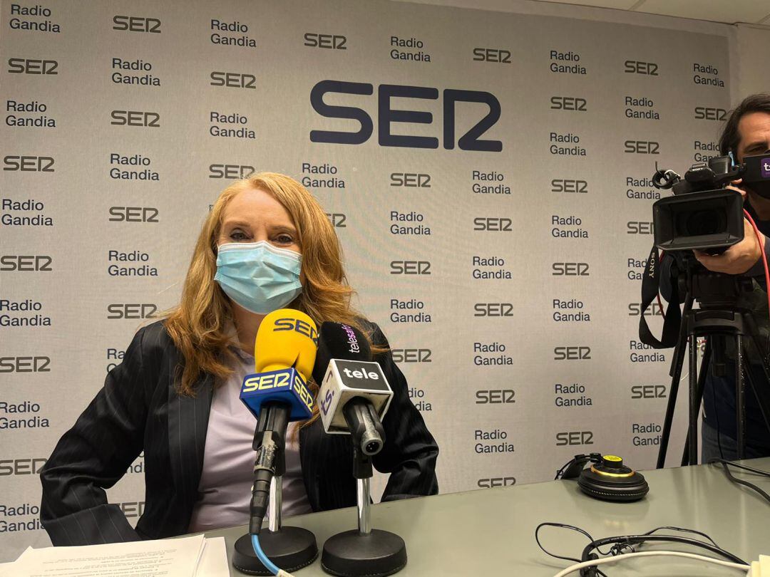 Juana Navarro, concejala de Igualdad, en Radio Gandia SER