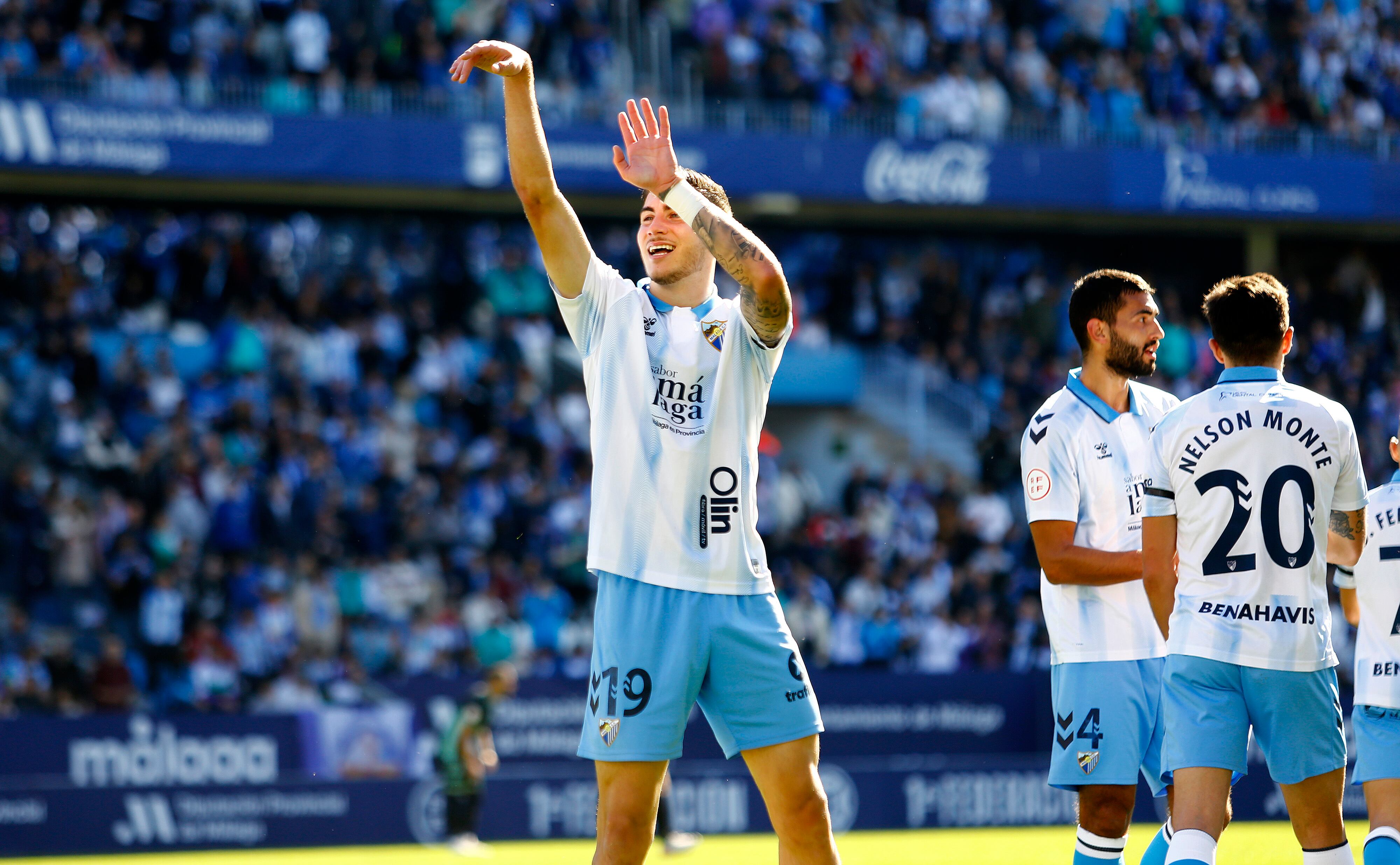 El delantero del Málaga Roberto, tras marcar uno de los goles del partido contra el Atlético Baleares