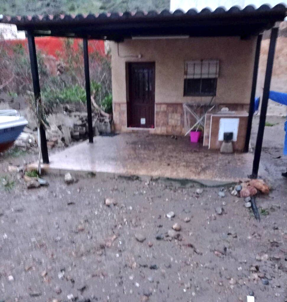 El temporal provoca daños en una vivienda de Puntas de Calnegre