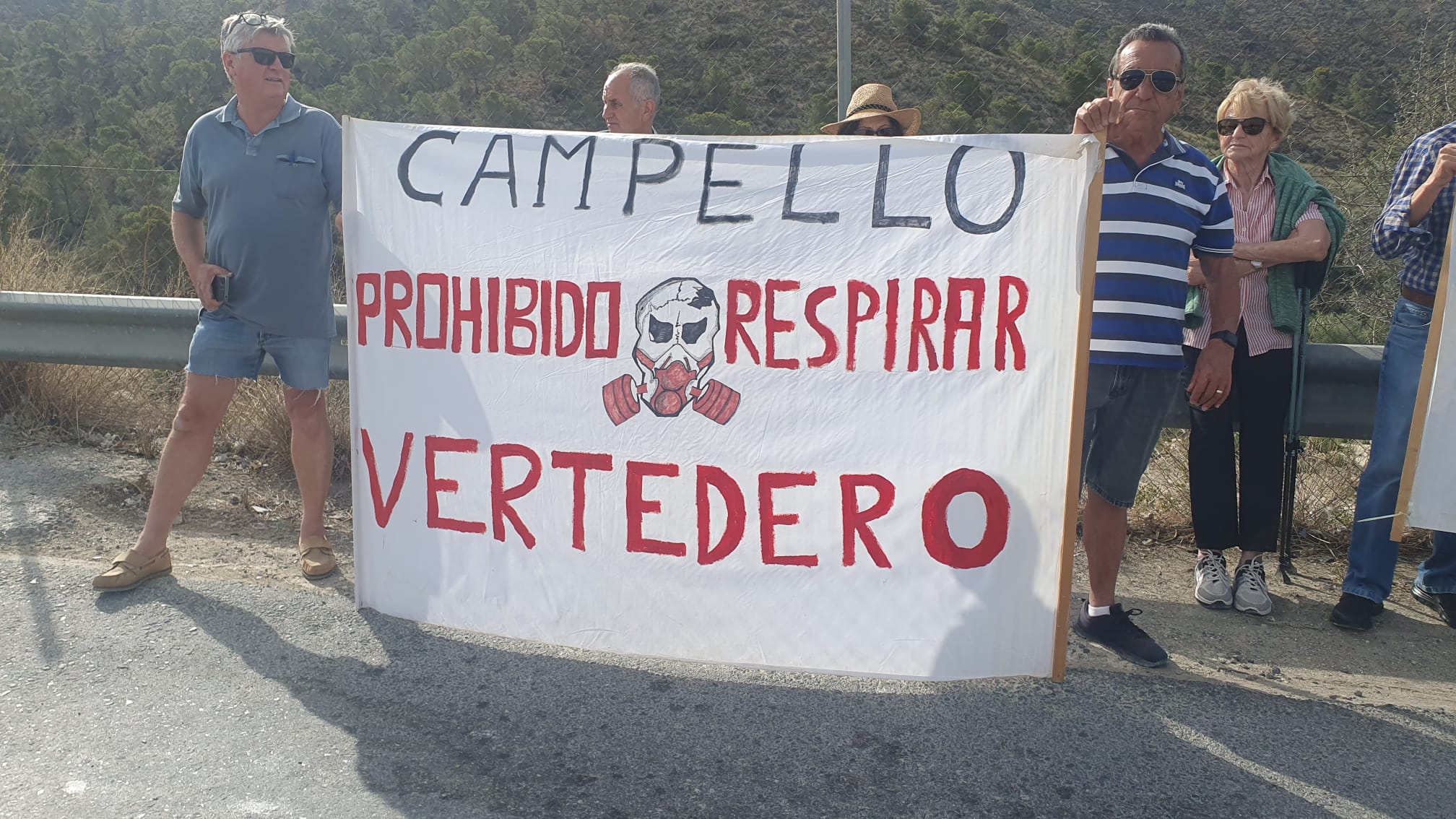 Vecinos de El Campello protestan por la ampliación del vertedero de Les Canyades