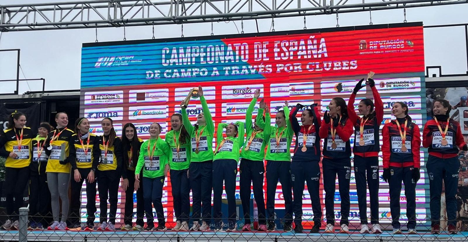 As atletas de Ourense Atletismo acadaron o bronce no nacional de cros