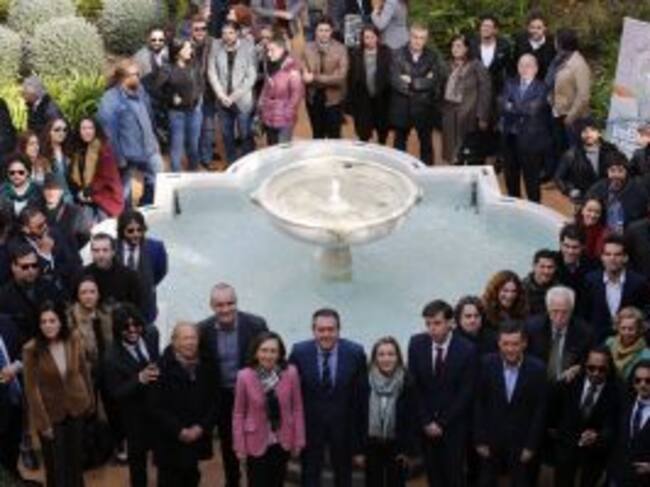 La consejera de Cultura de la Junta de Andalucía, Rosa Aguilar, junto a los participantes en la XIX edición Bienal de Flamenco que se ha presentado este jueves en Sevilla