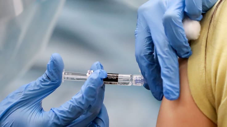 Ramona Mendoza: "Estamos dispuestos a trabajar en los días libres para agilizar el proceso de vacunación"