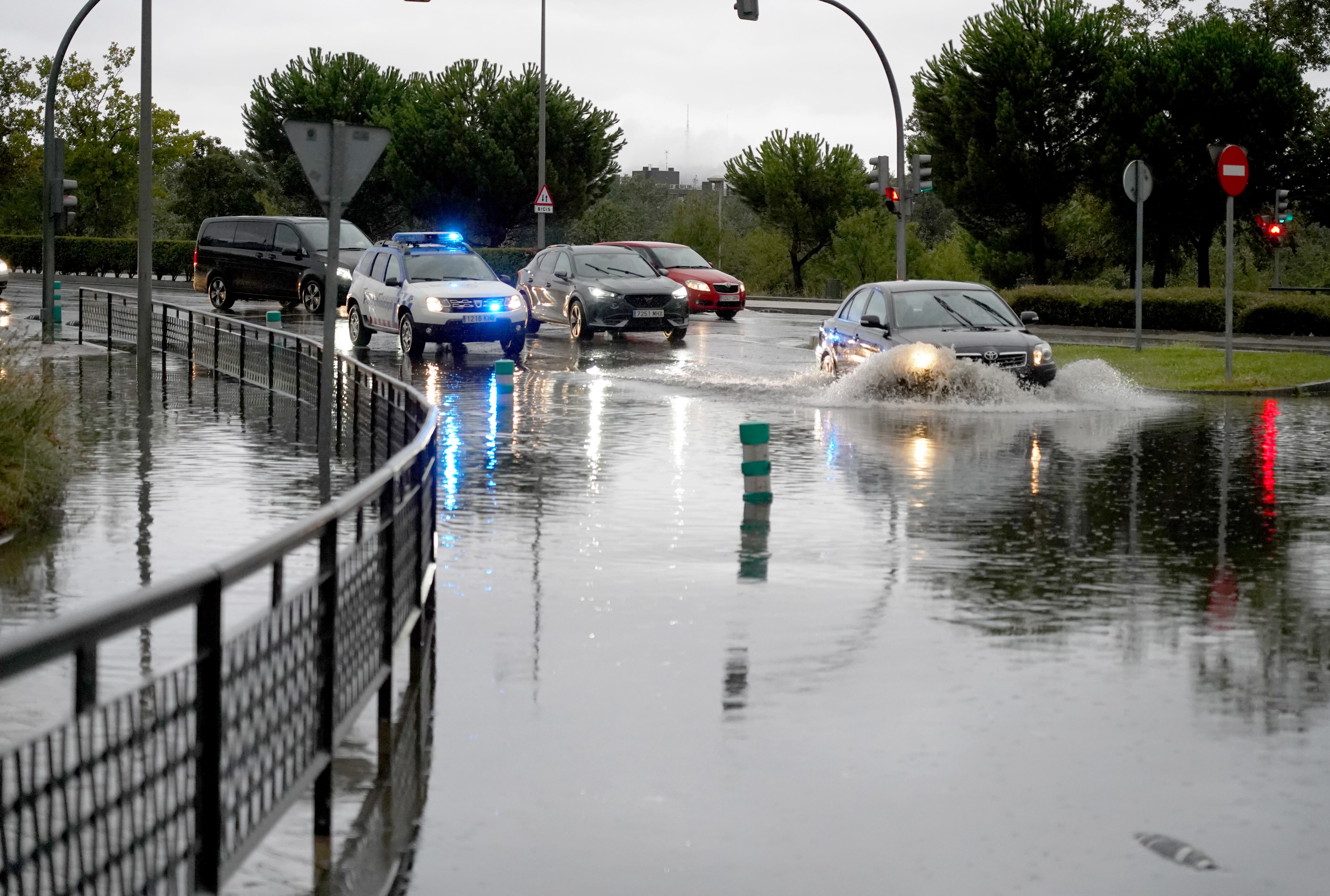 Calles anegadas por las lluvias de la DANA en Valladolid