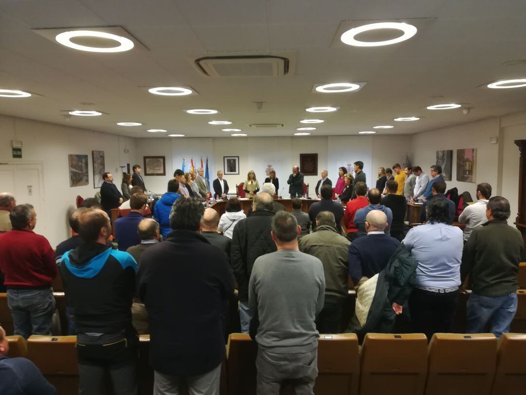 Varias decenas de peñistas quisieron presenciar in situ qué ocurría con esta propuesta