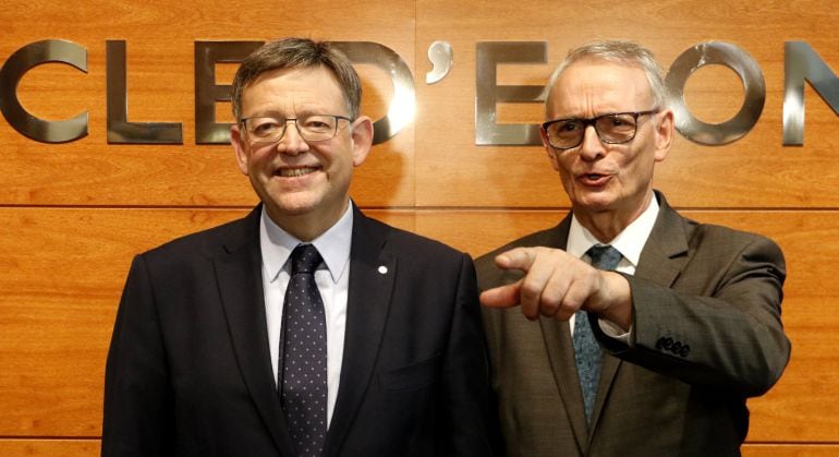 El president de la Generalitat Valenciana i líder del PSPV, Ximo Puig, amb el president del Cercle d&#039;Economia, Antón Costas (a la dreta)