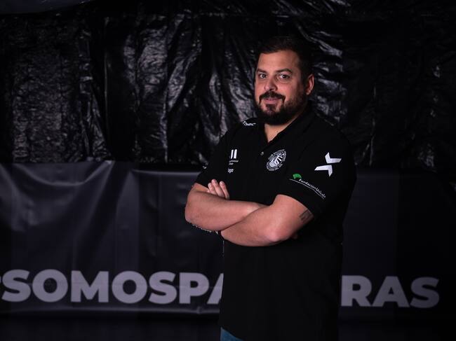 El técnico del Costa del Sol Suso Gallardo, piedra angular del club una temporada más