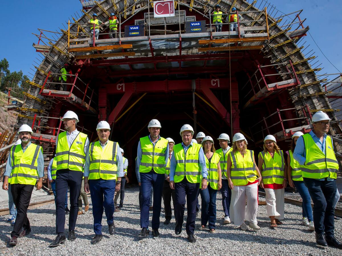 El ministro Puente dice no tener el "más mínimo problema" en realizar visitas junto a Buruaga