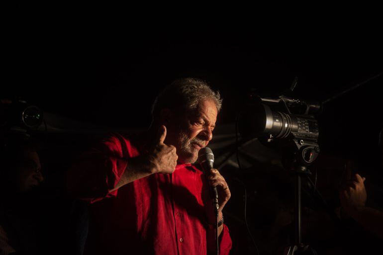 Lula da Silva, junto a miles de seguidores en un acto de este viernes 18 de marzo