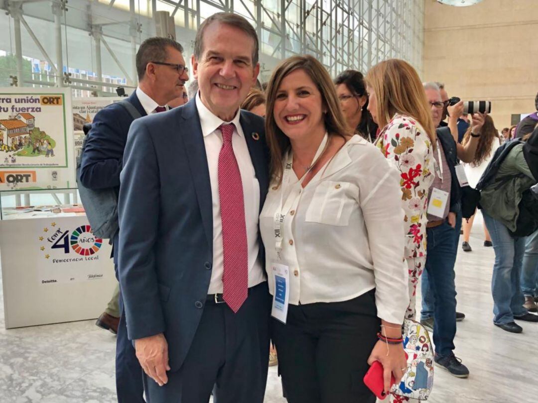 Irene García junto a Abel Caballero