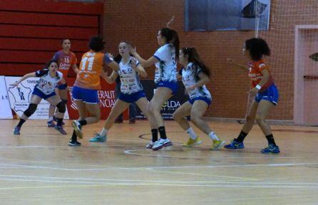 Elda Prestigio se tuvo que emplear en defensa