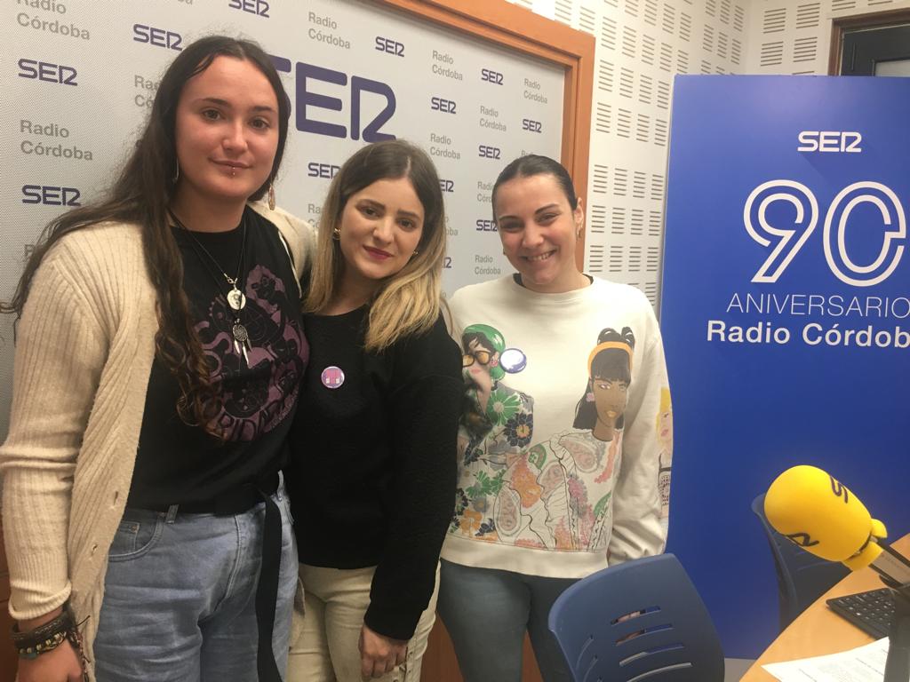 Lucía Rosales, Ana Gutiérrez y Lourdes Jiménez en el estudio de Radio Córdoba Cadena SER