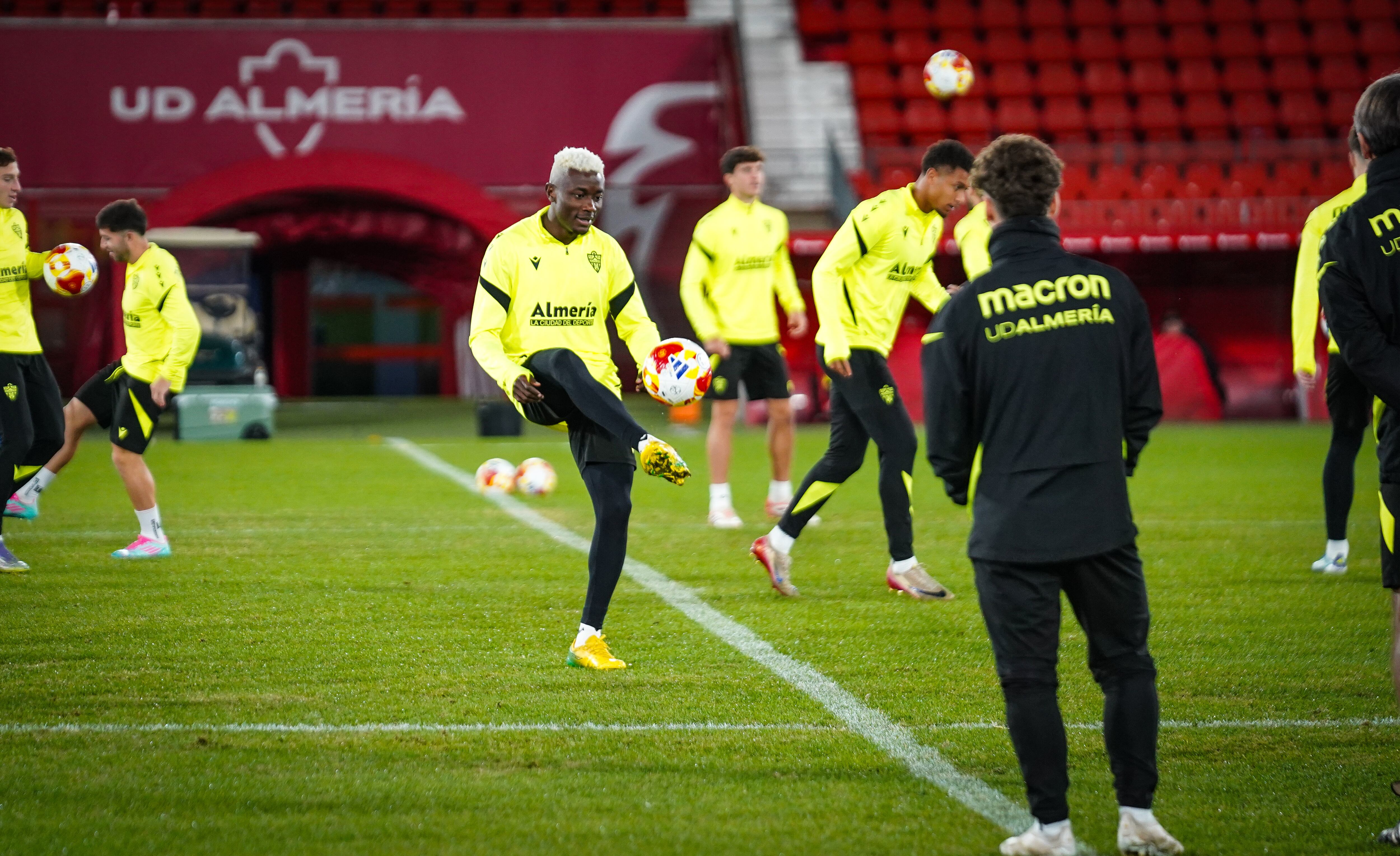 La Selección de Camerún llama al jugador del Almería