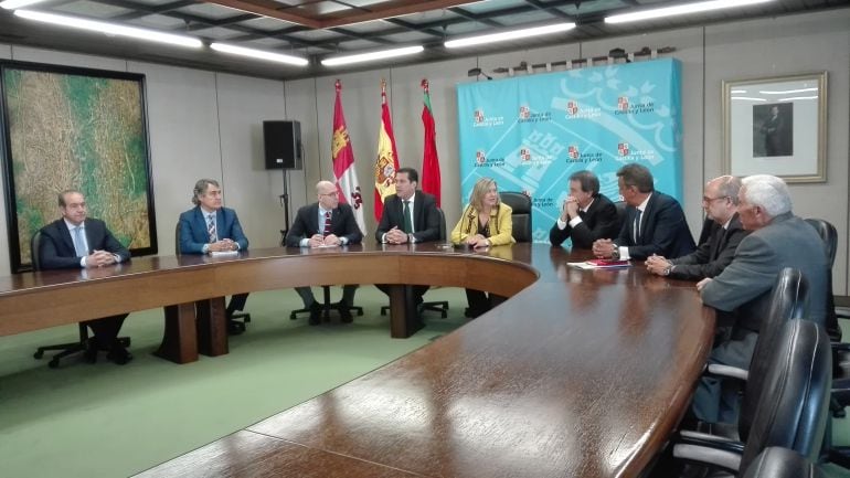 La Consejera de Economía toma la palabra en la presentación de la instalación de la empresa en la Deleagción Territorial de la Junta de Castilla y León,