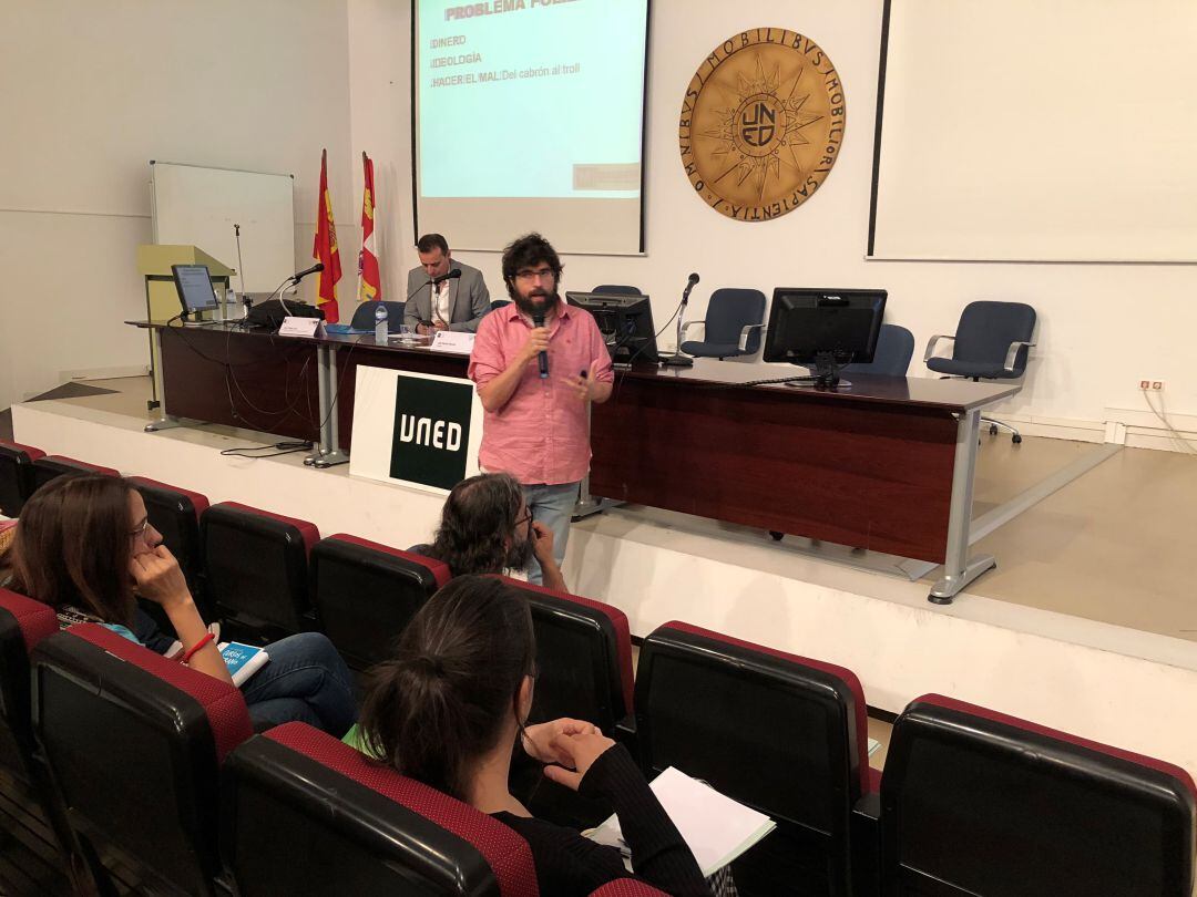 Julio Montes, cofundador de maldita.es, en las jornadas de &quot;Periodismo Narrativo&quot; de la UNED.